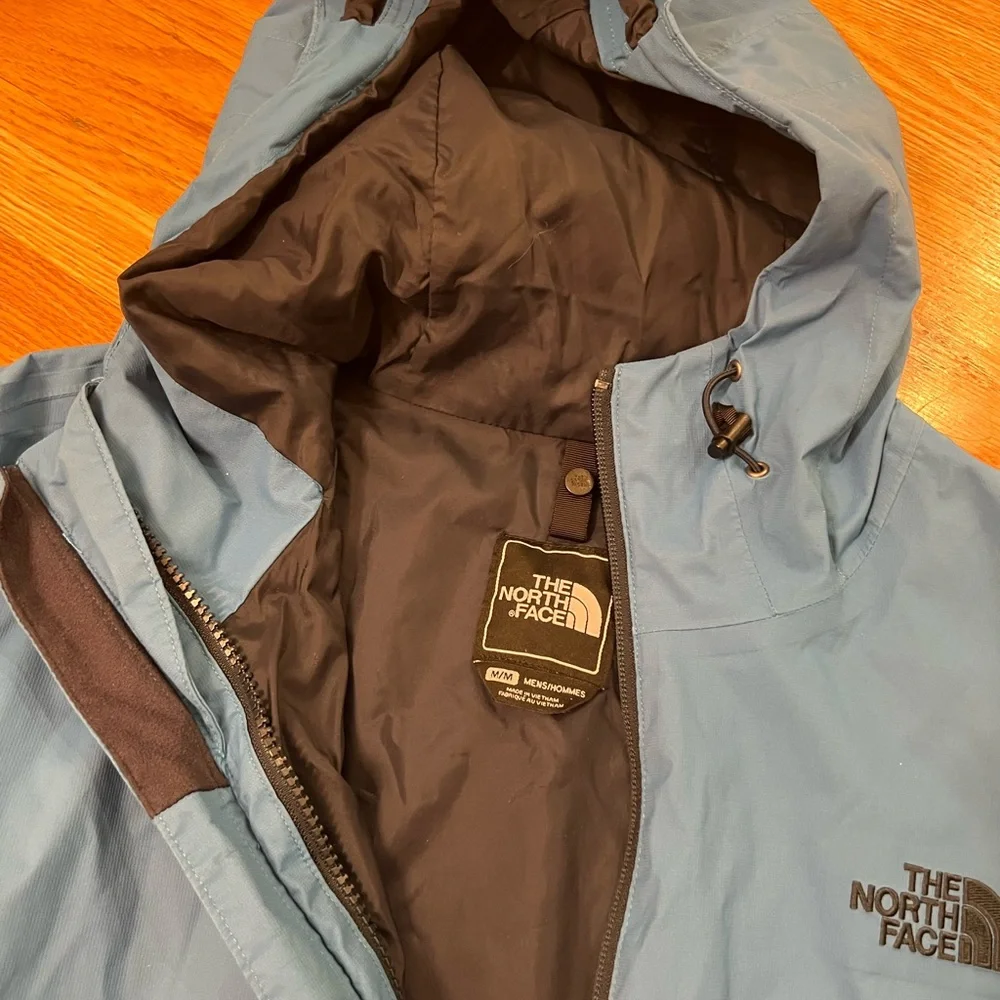 The North Face Men's Slate Blue hyvent jacket